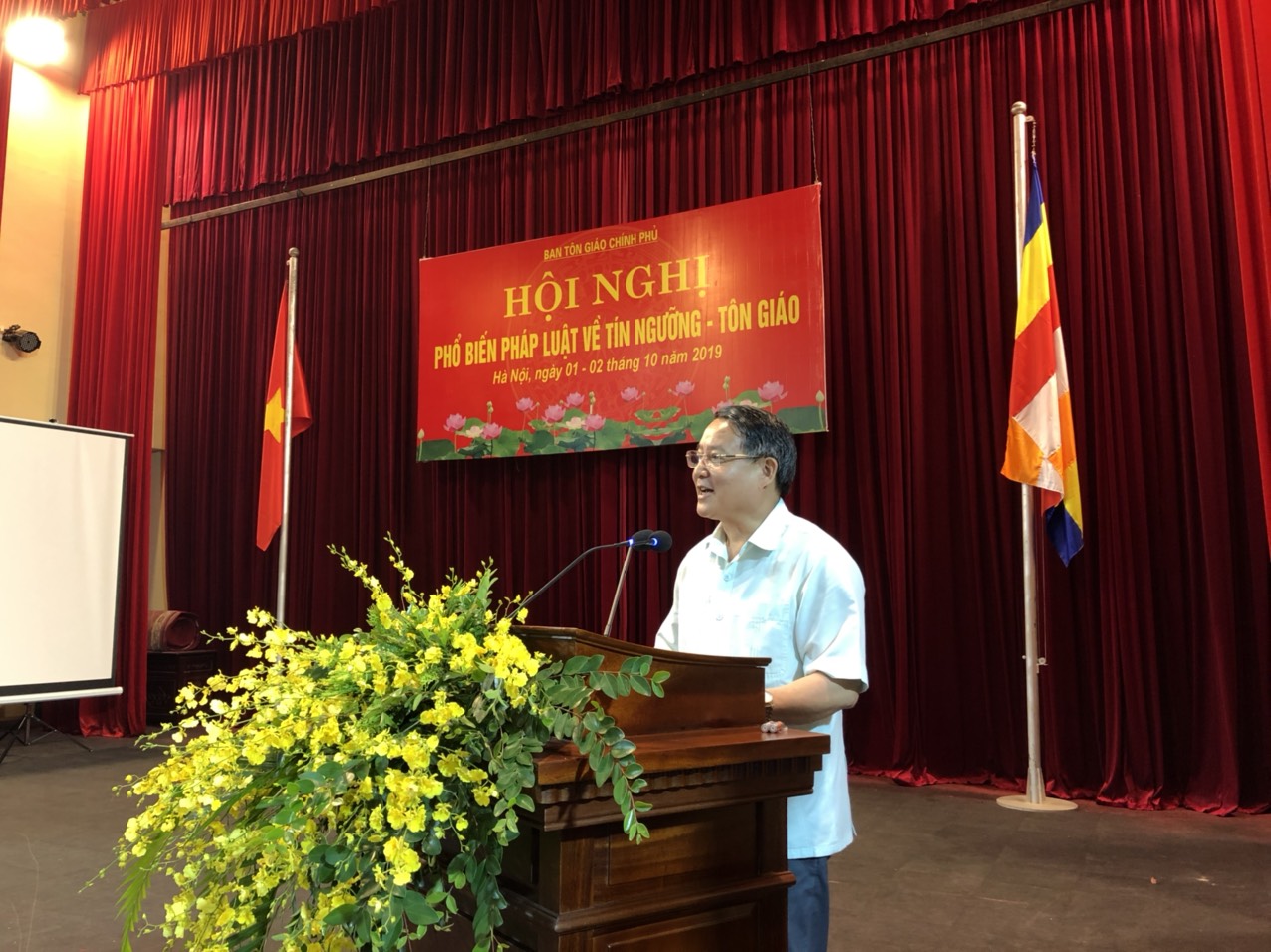 Dissemination of religious laws to Buddhist monks and nuns in Hanoi