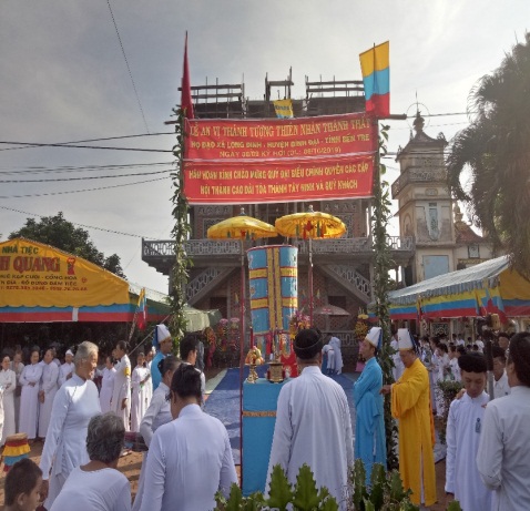 Caodai parish in Ben Tre installs Divine Eye worshipping symbol