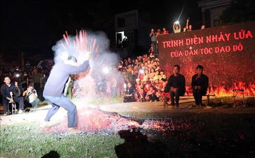 Traditional fire dancing of Red Dao performed in Tuyen Quang