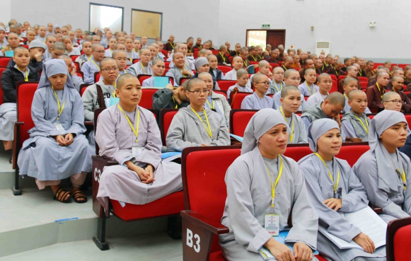 Training on climate change adaption held for Buddhist monks, nuns in Hue