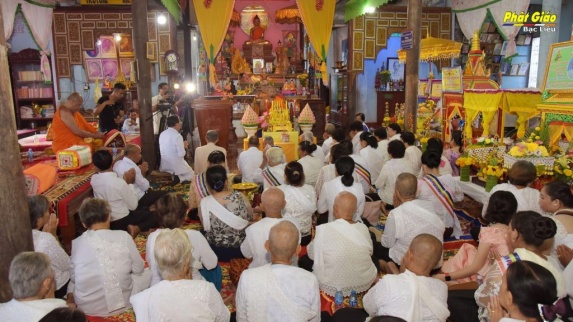 Kathina robe offering ceremony held in Ghositaram pagoda