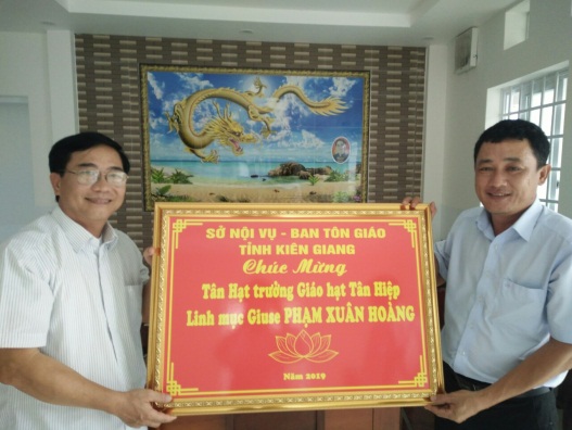 Religious committee in Kien Giang extends congratulation to heads of Catholic deaneries in the province  