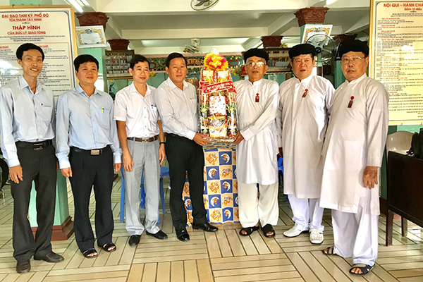 VFF leader in Dong Nai extends congratulations to founding anniversary of Caodaism