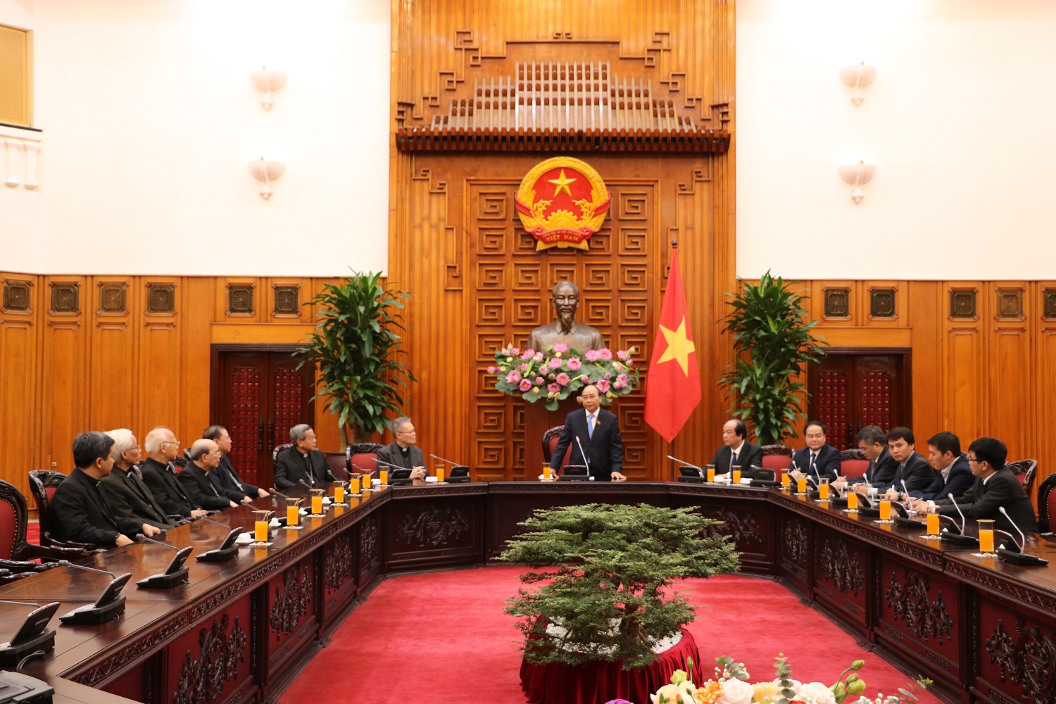 PM receives standing members of Catholic Bishops’ Conference of Vietnam