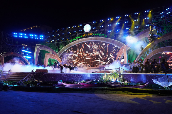 Tens of thousand people take part in Ben Tre coconut festival 2019