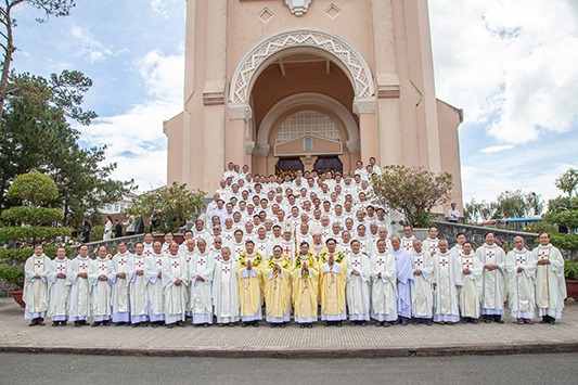 Priesthood ordainment in Xuan Loc diocese