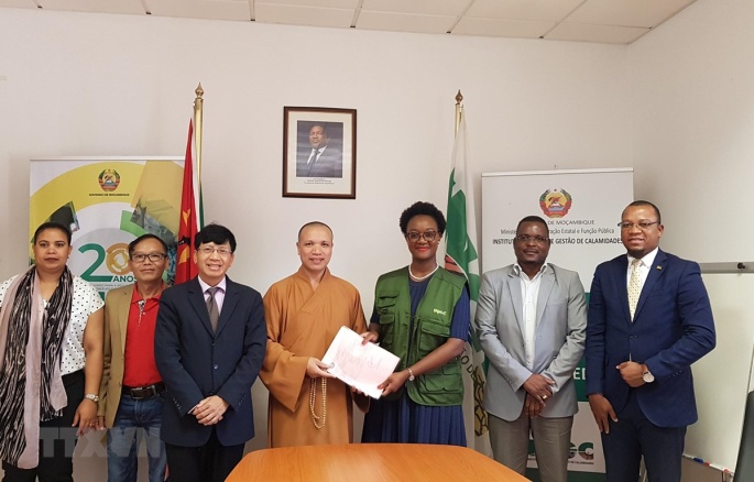 Vietnam Buddhist Sangha hands over 100 tons of rice for storm victims in Mozambique