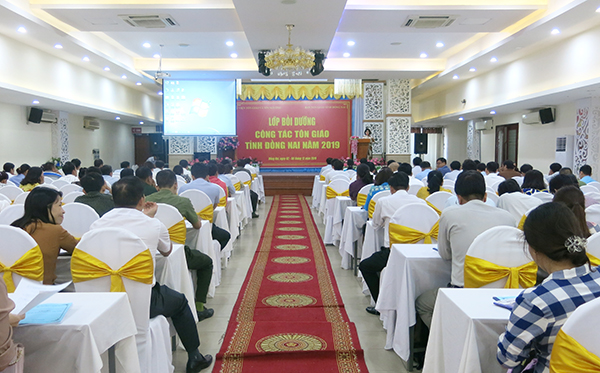 Religious affairs training for key cadres opens in Dong Nai