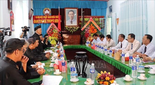 An Giang province’s officials send greetings to Hoa Hao Buddhists