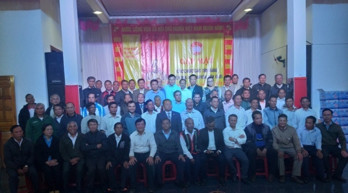 Kon Tum authorities hold exchange meeting with key religious followers 