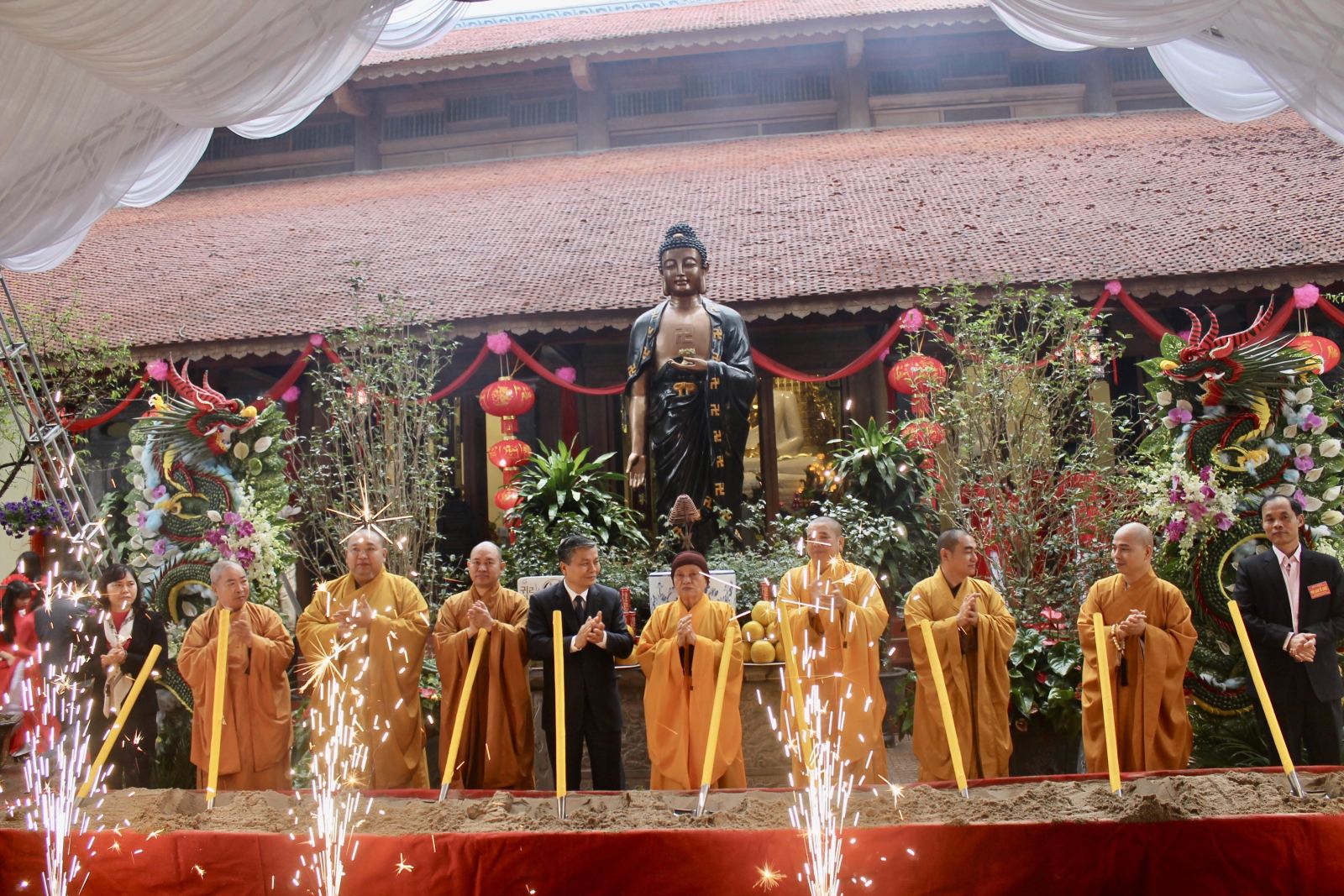 Vinh Quang pagoda in Bac Ninh inaugurates its Sanctum and starts construction of Quan Am lake