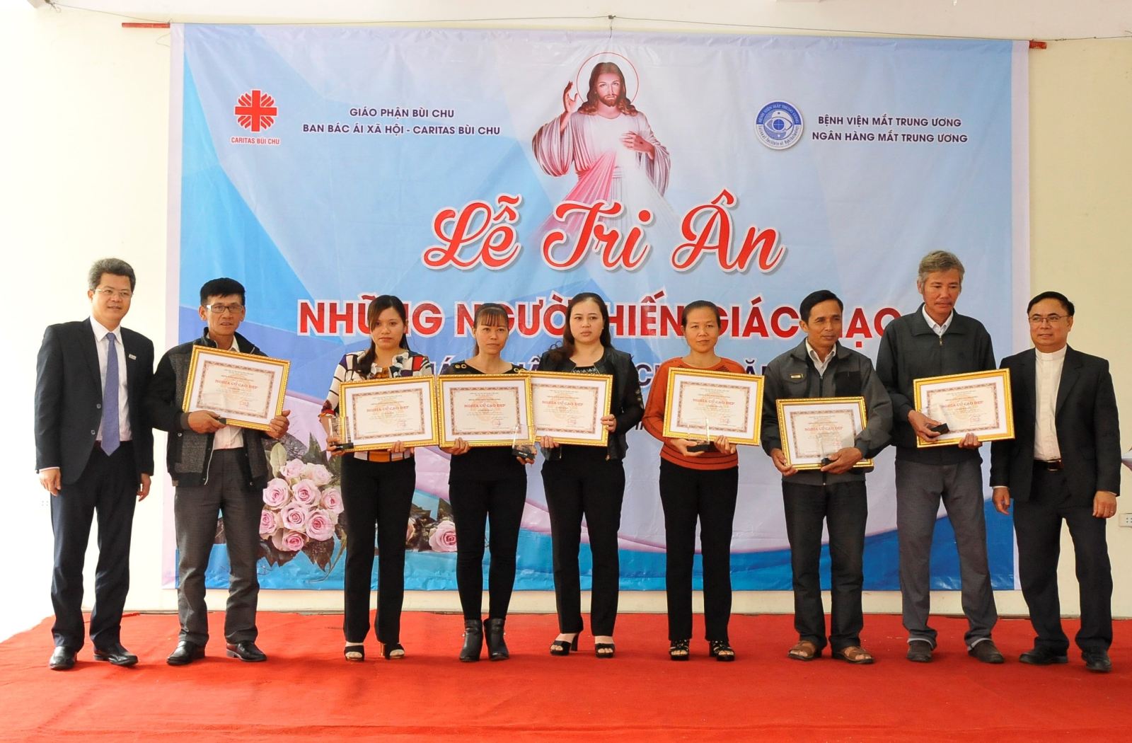 Bui Chu diocese honors cornea donors