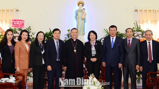 Vice President delivers Christmas greetings to Bui Chu diocese