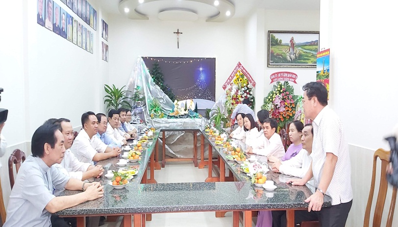 Ca Mau provincial authorities extend Christmas greetings to local Catholic community