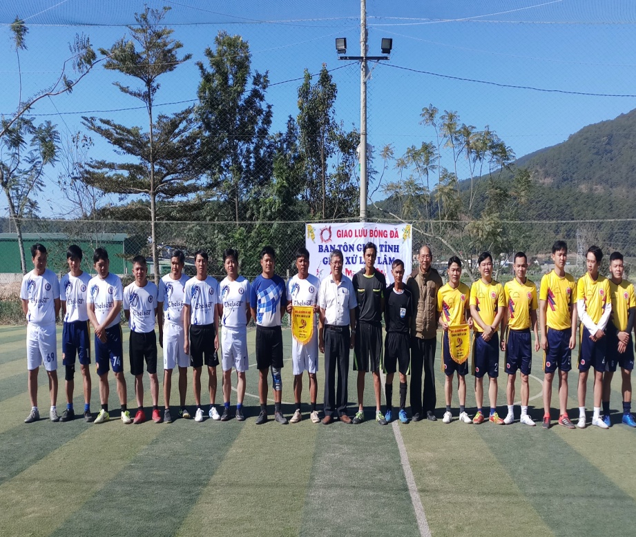 Friendly football games between religious committee in Lam Dong and local Catholic parish