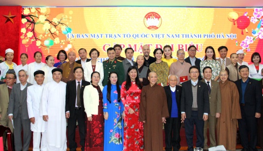 VFF in Hanoi holds exchange meeting with outstanding intellectuals, artists, religious followers