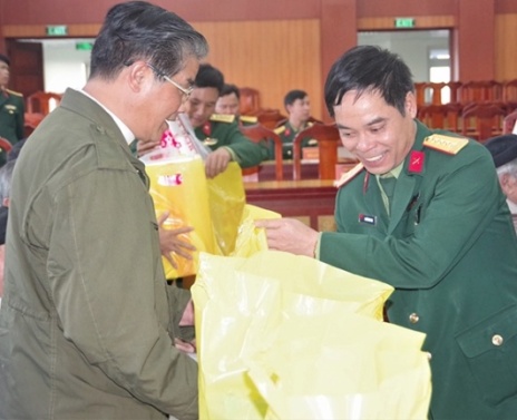 Military command in Lam Dong holds exchange meeting with religious dignitaries