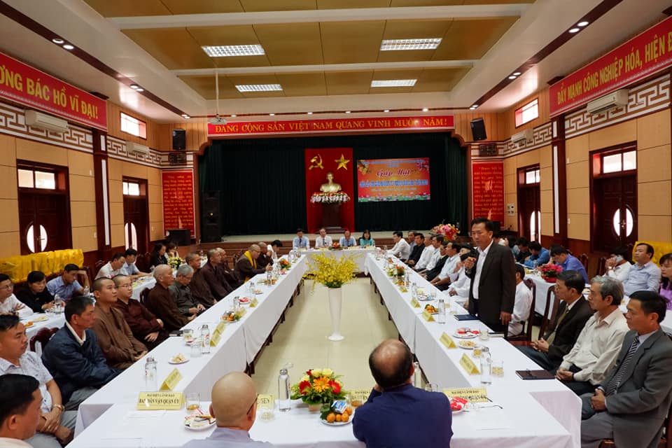 District authorities in Da Nang holds meeting with religious dignitaries