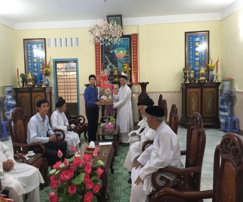 Government religious committee extends Tet greetings to Caodai churches in Ben Tre