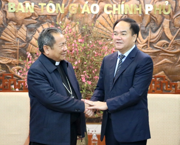 Government religious committee leader receives Bishop of Lang Son