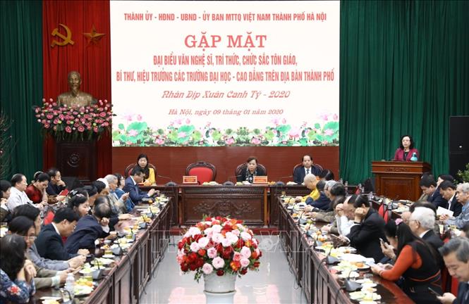 Religious dignitaries attend exchange meeting with Hanoi municipal authorites 