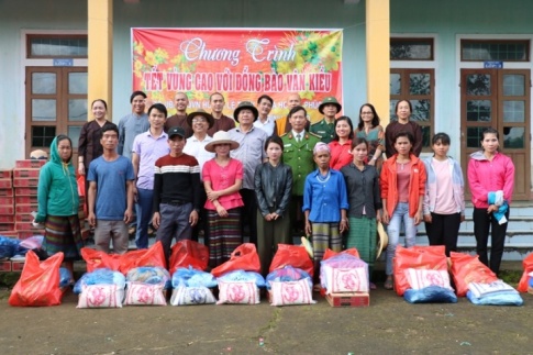 Buddhist pagoda in Quang Binh sends supports to disadvantaged people