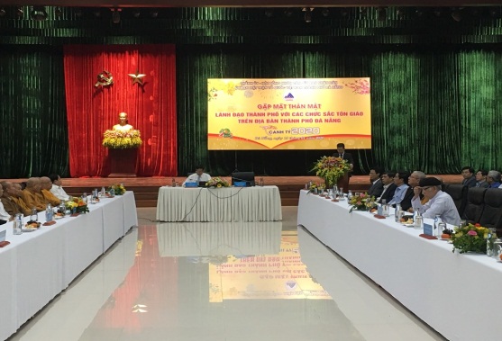 Da Nang municipal authorities held exchange meeting with local religious dignitaries   