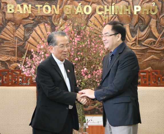  Heads Thai Binh diocese, Catholic solidarity committee extend pre-Tet visits to government religious committee