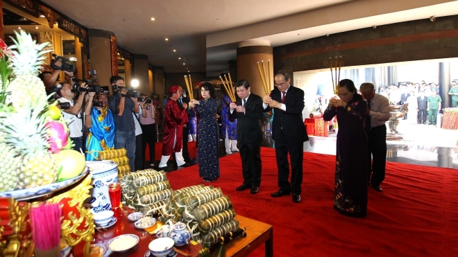 Ho Chi Minh City: ‘Tet’ cake offered to Hung Kings