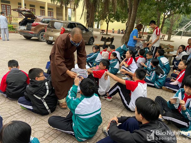 Buddhist pagoda in Nghe An joins hand in preventing coronavirus (nCoV)