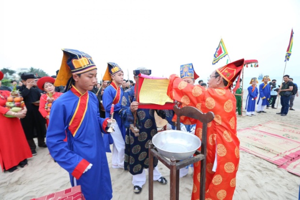 Whale worshipping festival held in Quang Nam