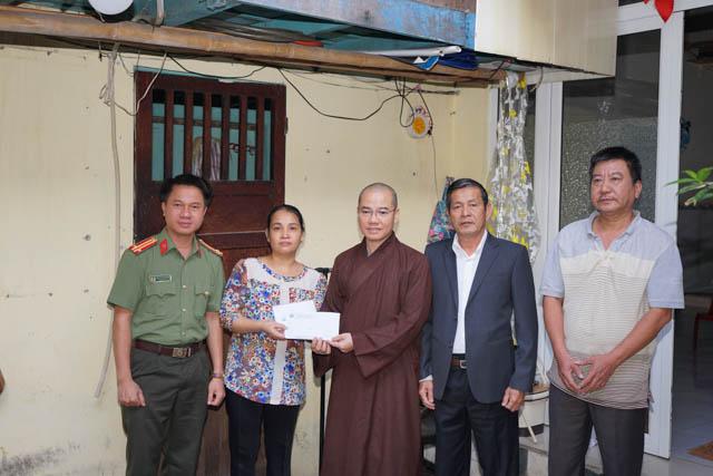 Buddhist pagoda in Da Nang supports repairing disadvantaged family’s house 