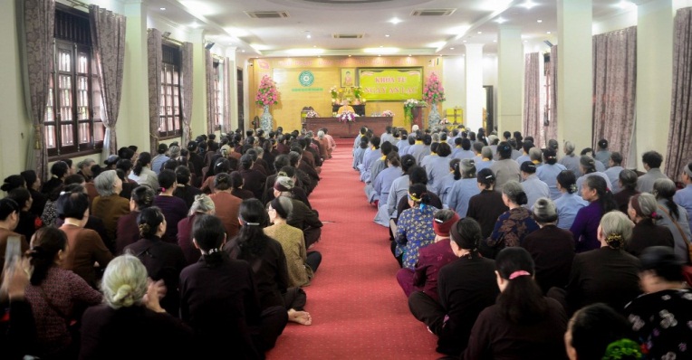 400 lay Buddhists attend Buddhist course at pagoda in Quang Ninh