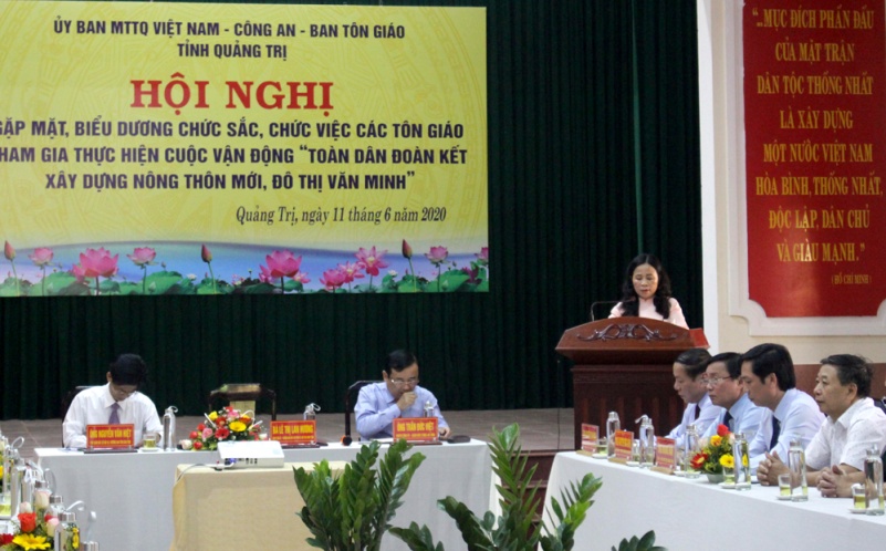 Quang Tri authorities honor key religious in new-style rural areas development