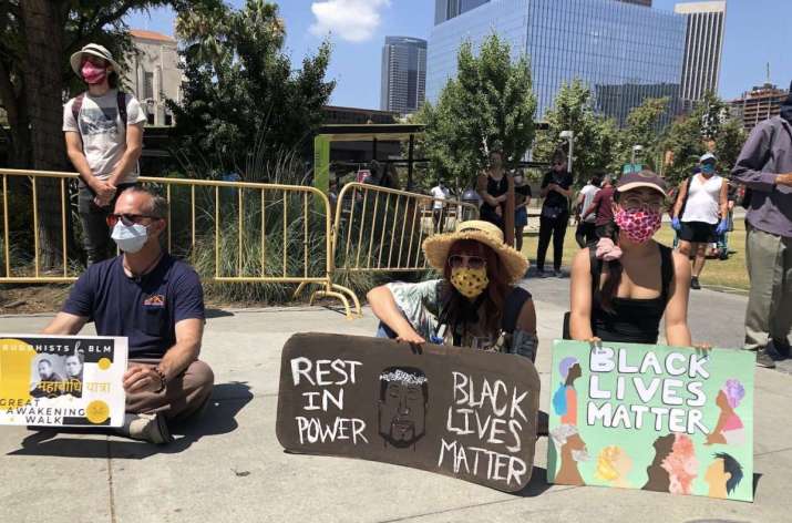 Los Angeles Buddhists Perform Silent Meditation Walk in Solidarity with Anti-Racism Activists  