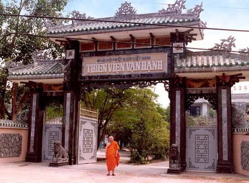 Van Hanh Zen monastery preserves quartz crystal pictures, antiquities