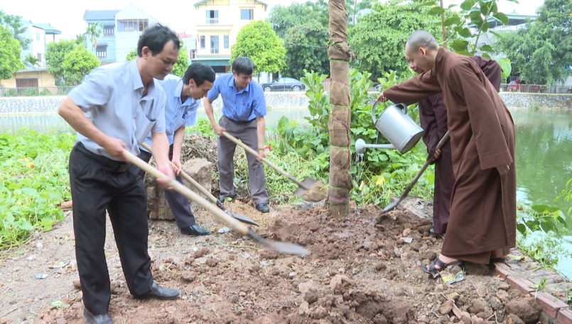 Authorities, religious organizations in Hanoi join hand in environmental protection  