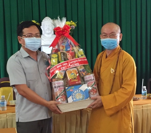 Tay Ninh authorities extend congratulations on Vesak Day