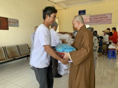 Buddhists in Ben Tre install “fresh water ATM” 