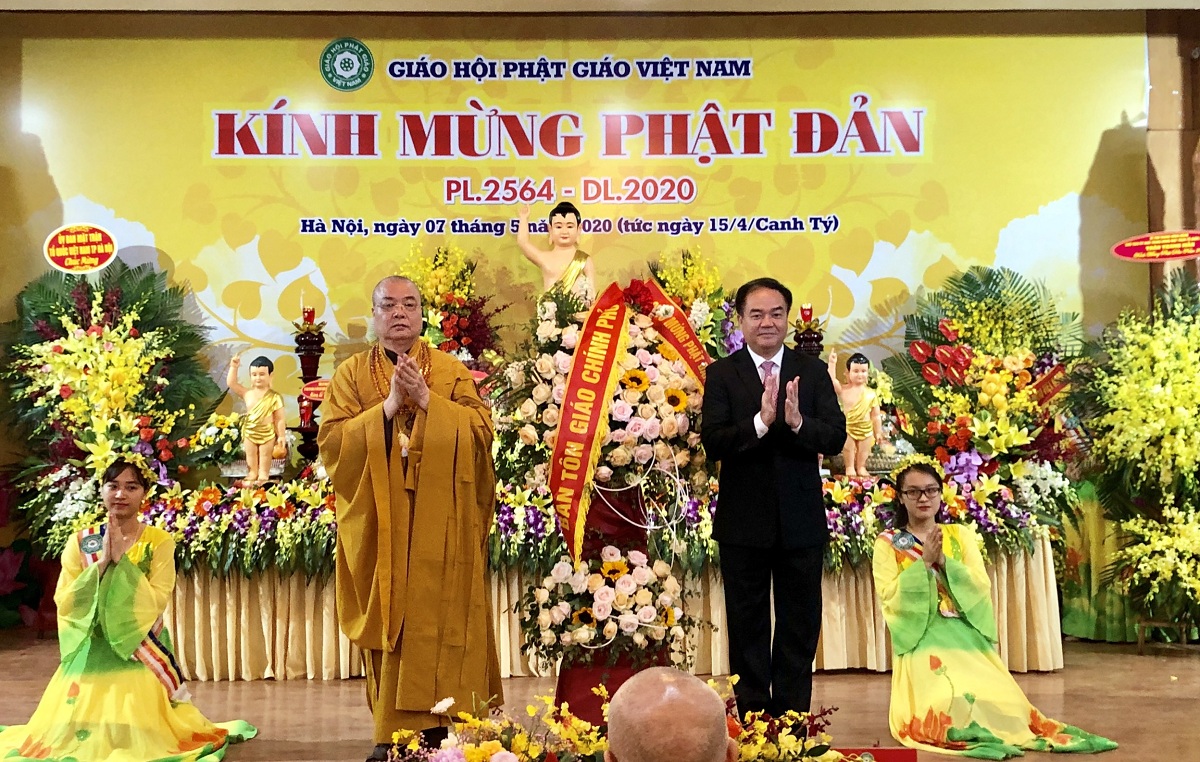 Government religious committee leader joins Vesak celebration in Quan Su Pagoda