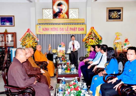 Da Nang municipal authorities extend Vesak greetings to local VBS