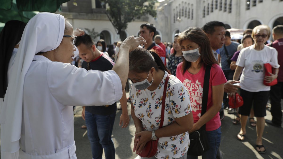 Caution, cancellations mark Ash Wednesday in time of virus