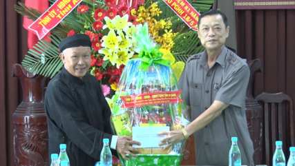 An Giang authorities congratulate Hoa Hao Buddhist Church on founding anniversary