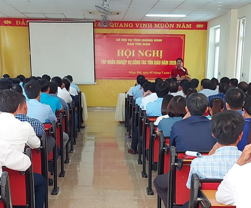 Religious affairs training for local officials in Quang Binh