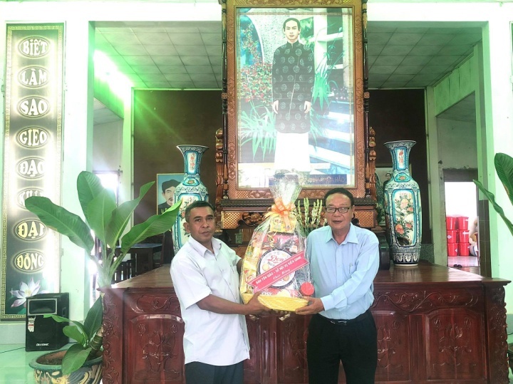 Religious committee in Kien Giang congratulates Hoa Hao Buddhism on founding anniversary