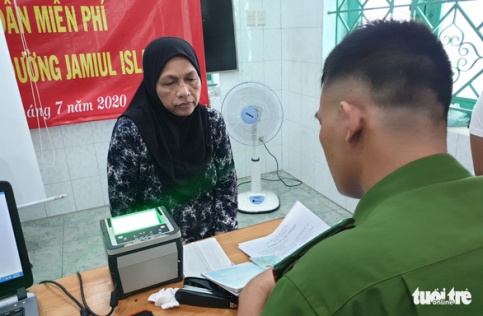 HCMC Police comes to mosque for making ID cards for Muslims 