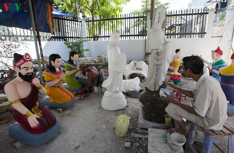 Century-old craft village specialises in Buddha statues in HCM City