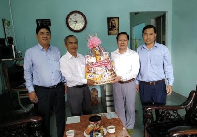 Religious committee in Binh Dương extends visits to religious dignitaries with meritorious serves to the country