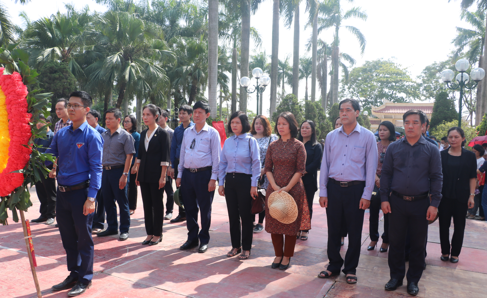 Government religious committee’s officials pay tribute to martyrs in Hanoi