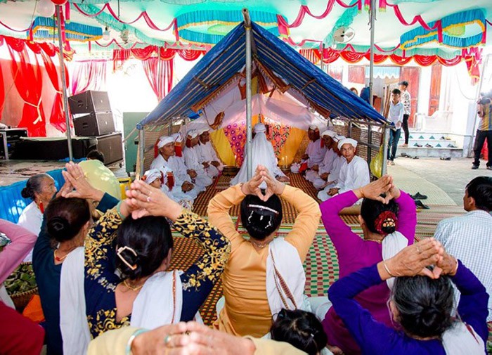 Cham people refine worshipping rituals